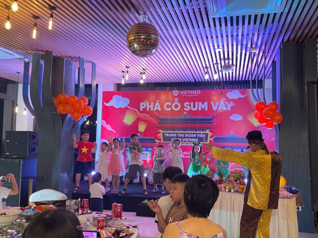 z7037080828303_d744de3ab8e162520a86e12923c6363e